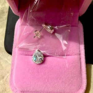 1 carat pear shaped faux diamond earrings NWOT
